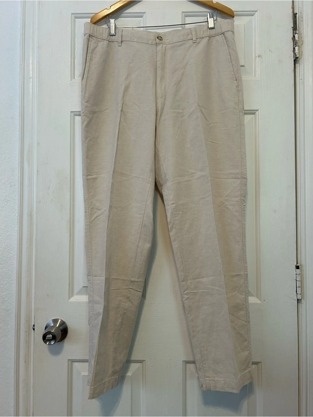 Uniqlo Men's Chinos in Light Tan
